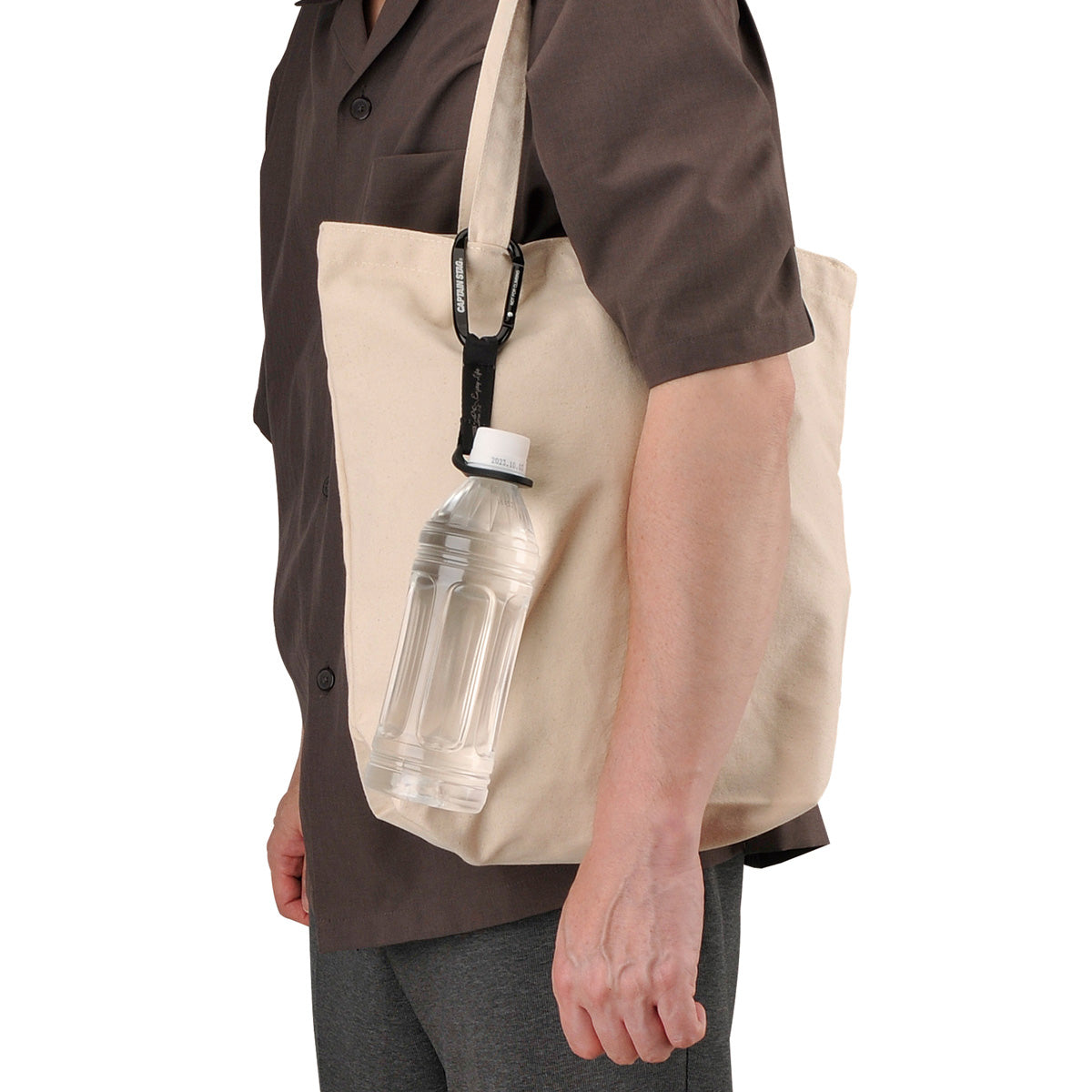 カラビナ付ペットボトルホルダー(モンテ/ブラック) UM-1928